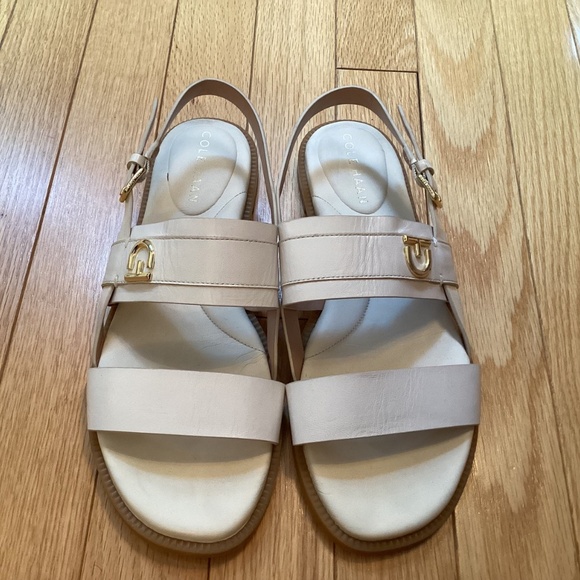 Cole Haan Leather White Sandals, flat, size 7 - Picture 3 of 11